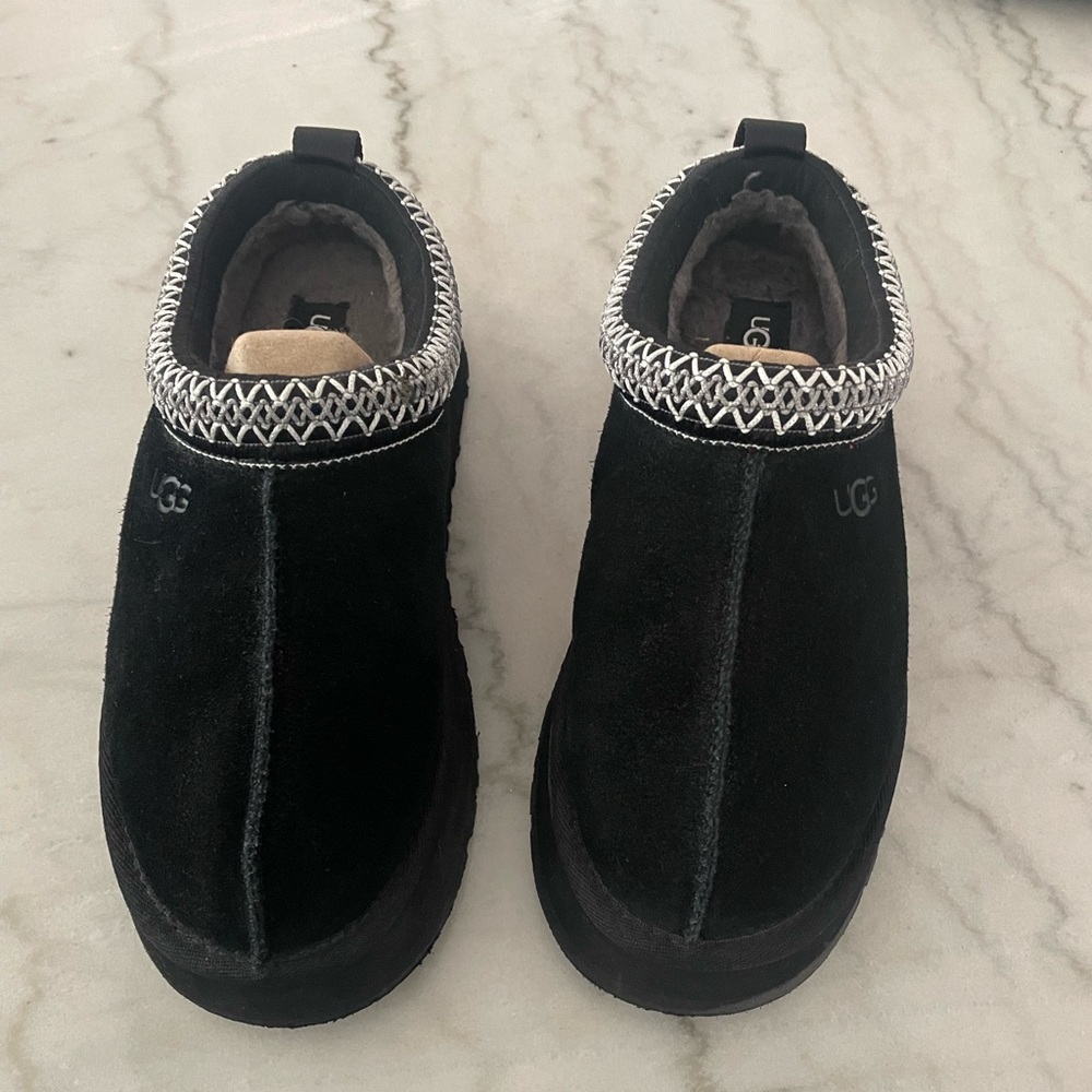 Uggs Tazz size 7